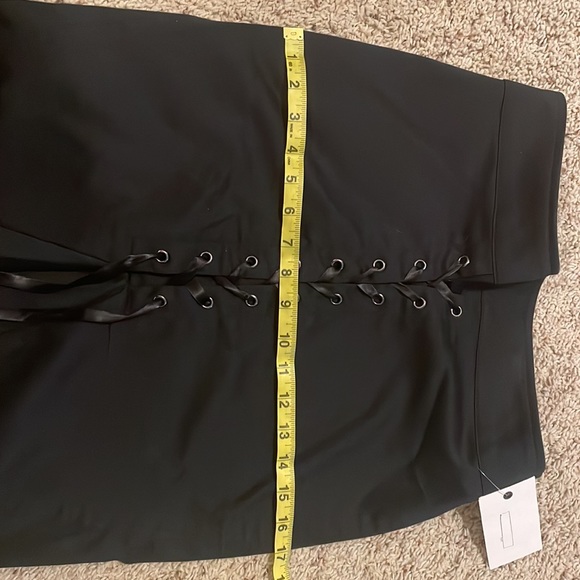 Guess size 26 Stretch Corset Skirt NWT - Picture 4 of 8